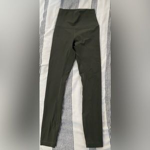 Lululemon size 0 7/8 leggings